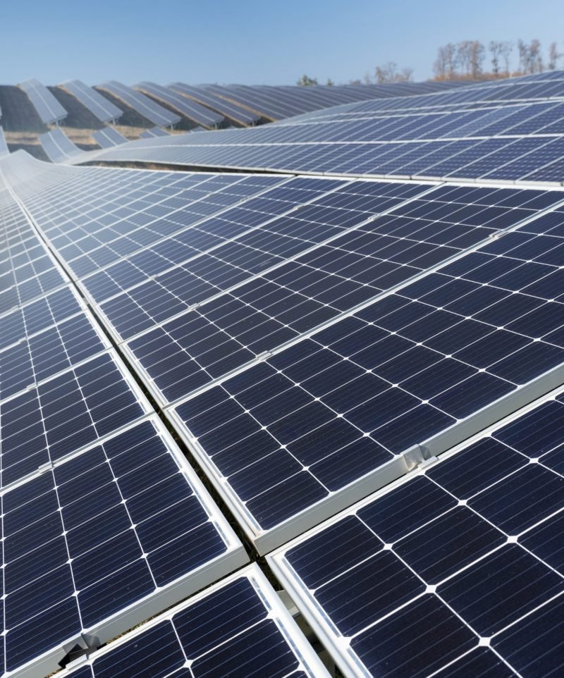 beautiful-alternative-energy-plant-with-solar-panels